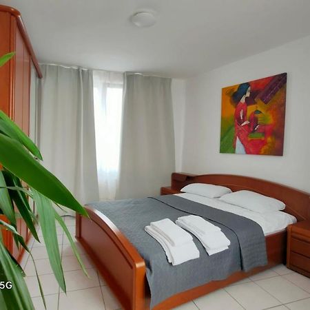 Mooi Slaapkamer! Proper En Compact Place Voor 3 Antwerpen Bagian luar foto