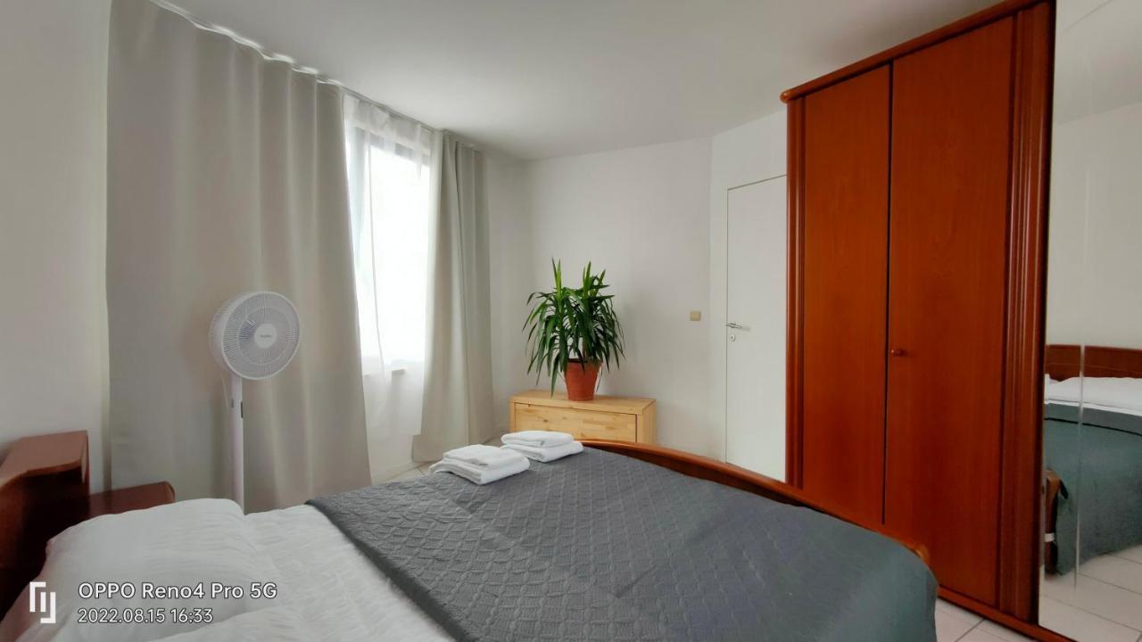 Mooi Slaapkamer! Proper En Compact Place Voor 3 Antwerpen Bagian luar foto
