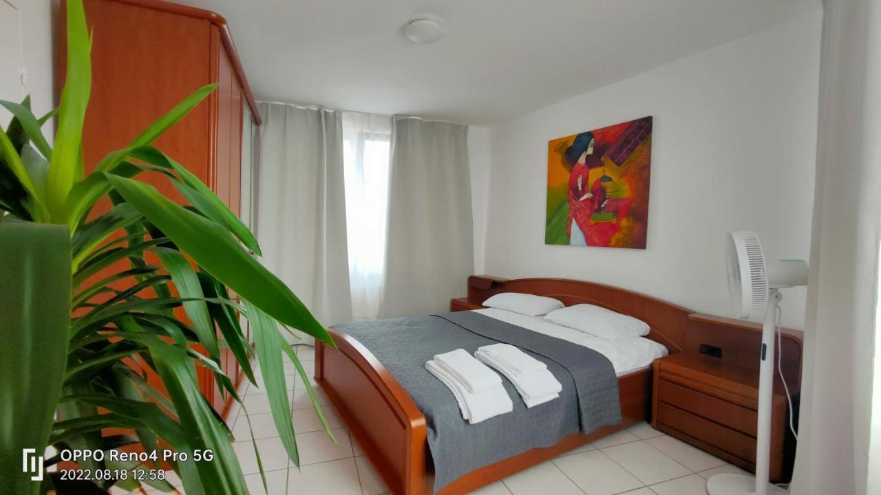 Mooi Slaapkamer! Proper En Compact Place Voor 3 Antwerpen Bagian luar foto
