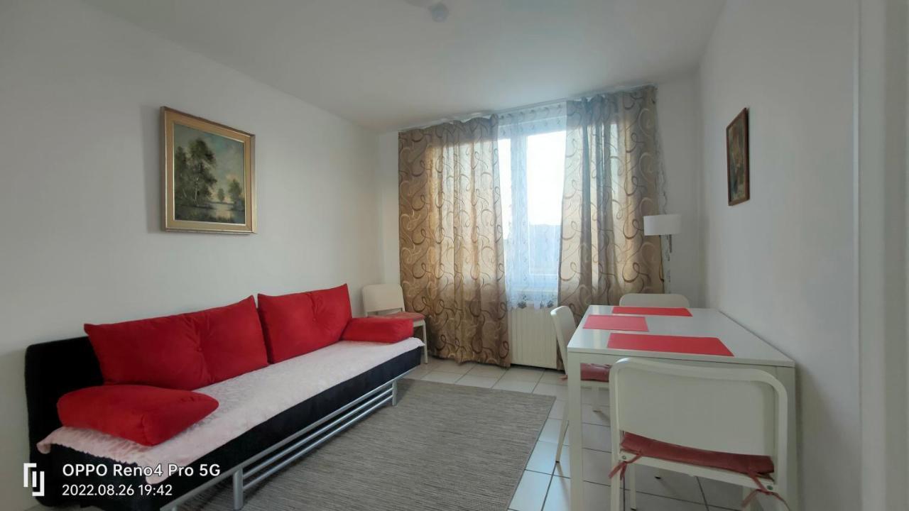 Mooi Slaapkamer! Proper En Compact Place Voor 3 Antwerpen Bagian luar foto